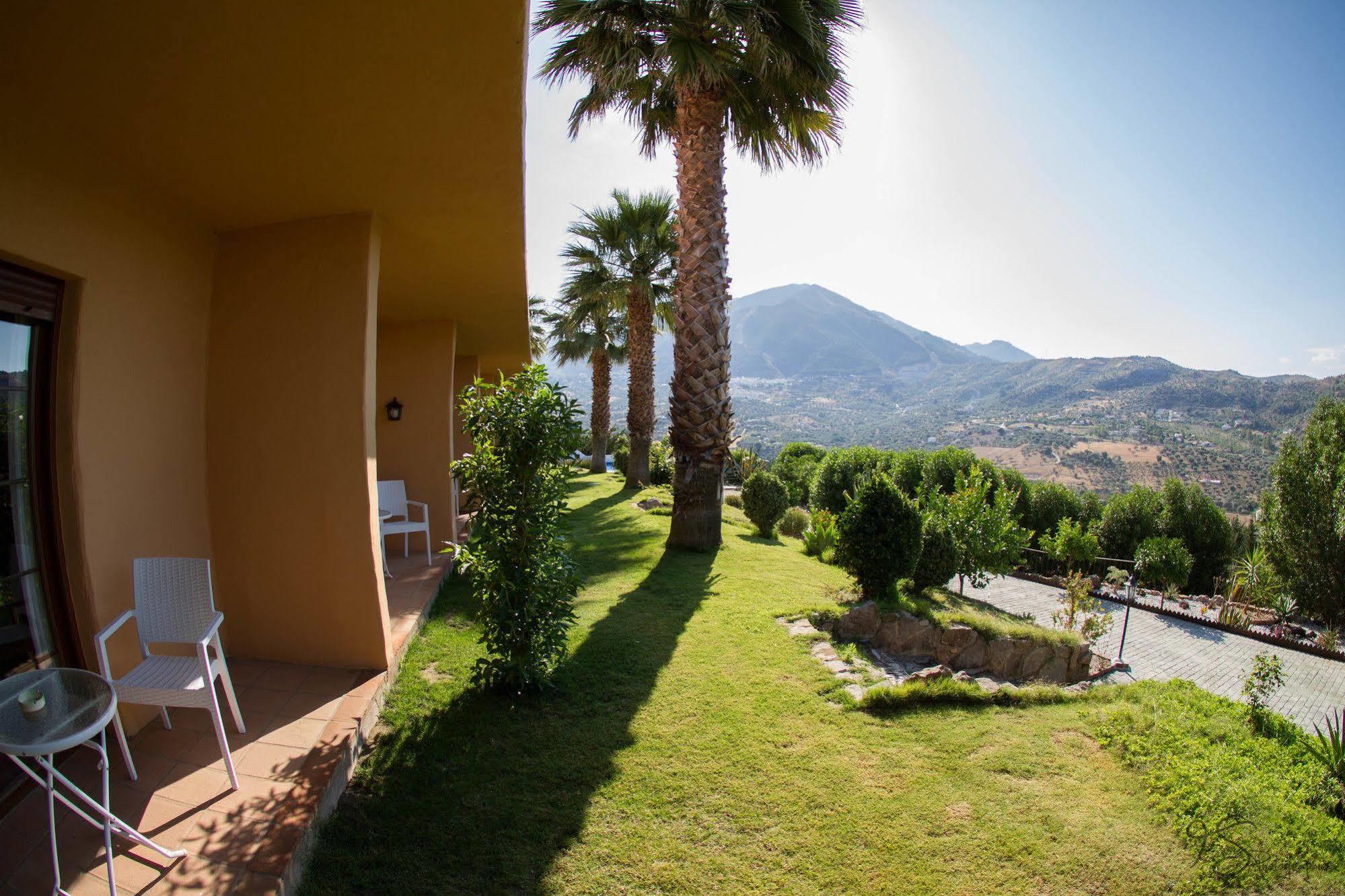 Hotel Cortijo De Salia Alcaucín Extérieur photo